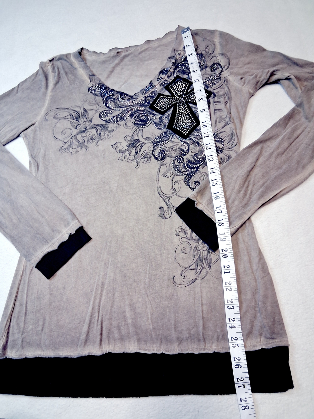 Vintage Y2K Grunge Women’s Grey V-Neck Long Sleeve Top with Embellished Cross - Picture 4 of 10